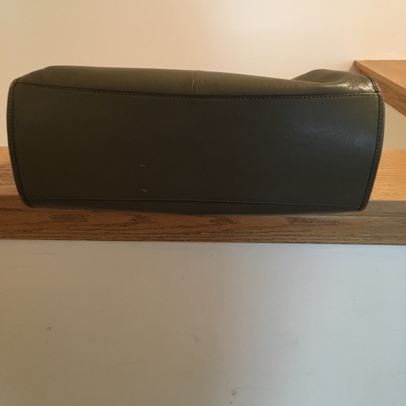 (GUC) Coach Shoulder Purse - Picture 4 of 8